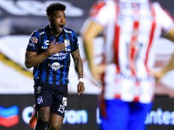 Chivas ya agotó sus cinco cambios en busca de regresar al partido. Imago7/ V. Pichardo