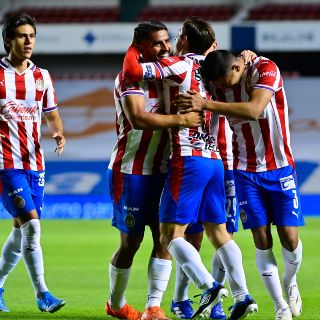 Querétaro vs Chivas: El Rebaño rescata el empate en la agonía