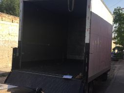 Policías de Tlaquepaque dieron con el vehículo, el cual se hallaba abandonado, ya vacío en la colonia La Duraznera. ESPECIAL