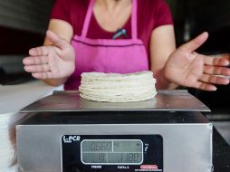 En las colonias Villaseñor y Santa Teresita el kilo de tortillas subió desde finales de enero. EL INFORMADOR/G. Gallo