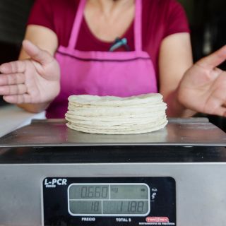 Tortilla ya cuesta 18 pesos el kilo en algunos locales de Guadalajara