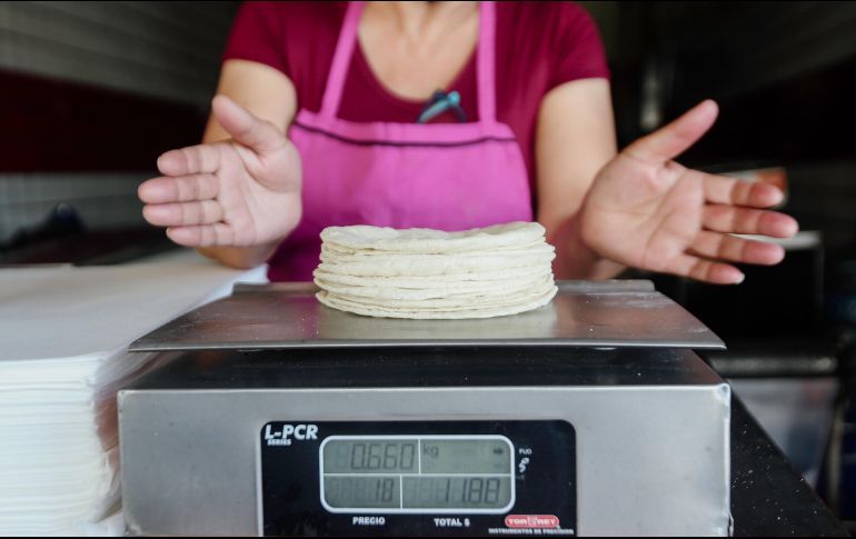 En las colonias Villaseñor y Santa Teresita el kilo de tortillas subió desde finales de enero. EL INFORMADOR/G. Gallo