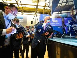 El parqué neoyorquino vivió otra jornada volátil que comenzó con perspectivas de volver al terreno positivo y acabó con ventas masivas. AP/C. Ziemer