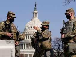 Miembros de la Guardia Nacional vigilan hoy en el Capitolio en en Washington. AP/C. Kaster