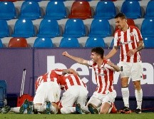 Los Leones celebran el pase al partido por el trofeo, que será contra los culés. EFE