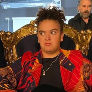 Lucero Mijares comparte divertida foto en la que parodia a su mamá