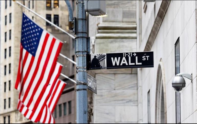 El índice Dow Jones ganó 1.85% a 31 mil 496.30 puntos este viernes. EFE/ARCHIVO