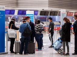 Para el retorno a EU por aire se deberá presentar un examen viral negativo de COVID-19 (antígeno o PCR) efectuado con menos de tres días antes de la salida del vuelo. EFE/ARCHIVO