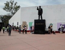 Varios curiosos se acercaron para ver más de cerca el trabajo artístico de las mujeres. EL INFORMADOR/G. Gallo