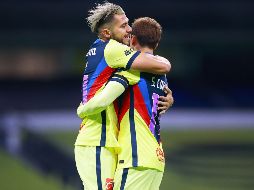 Henry Martín y Francisco Sebastián Córdova festejan una de las anotaciones. IMAGO 7/E. Sánchez