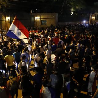 El presidente de Paraguay sustituye a cuatro ministros