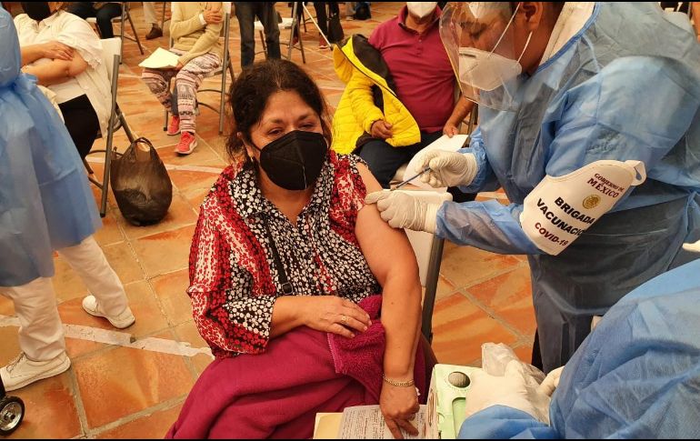El secretario de Salud, Fernando Petersen Aranguren, detalló que habrá cobertura de 58 mil vacunas de la marca Pfizer en los 26 módulos de Tlaquepaque. EL INFORMADOR /