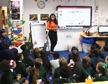 Niños de segundo de primaria en el regreso a su escuela Halley House en Londres. AFP/D. Leal-Olivas