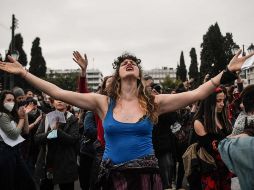 Una protesta masiva frente al Parlamento en Atenas, Grecia.AFP/L. Gouliamaki