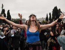 Una protesta masiva frente al Parlamento en Atenas, Grecia.AFP/L. Gouliamaki