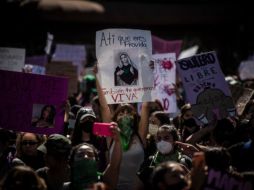 Luego de dos horas y media de recorrido, las colectivas llegaron al Centro de Justicia para las Mujeres (CJM). EL INFORMADOR / F. Atilano
