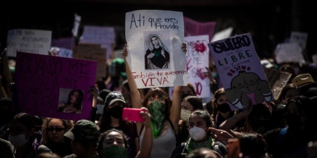 Mujeres se manifiestan en Guadalajara en el marco del 8M