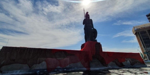 Llenan de &ldquo;sangre&rdquo; la Glorieta Minerva para recordar a las v&iacute;ctimas de feminicidio