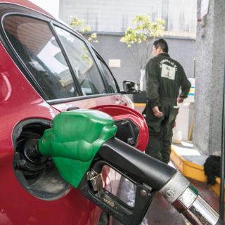 Alzas en gasolinas y gas aceleran inflación por segundo mes consecutivo