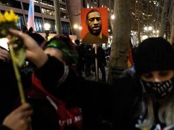 La muerte de George Floyd, ocurrida el 25 de mayo del 2020, reabrió las llagas del racismo y la brutalidad policial en Estados Unidos. EFE/J. Lane