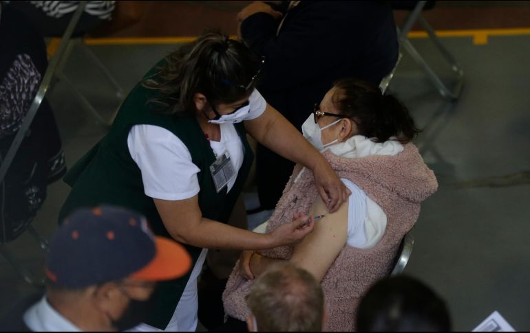 La SSJ informó que a las 20:00 horas de este martes se habían vacunado a más de 38 mil personas adultas mayores en Tlaquepaque. EL INFORMADOR / ARCHIVO