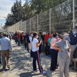 Con más personal, corrigen fallas en segundo día de vacunación en el ITESO