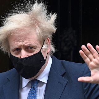Boris Johnson niega que el Reino Unido haya bloqueado la exportación de vacunas