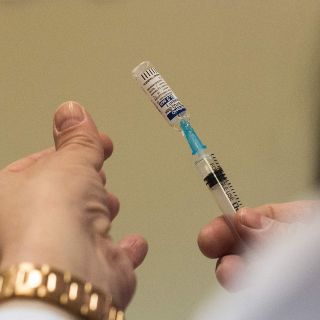 México recibe nuevo lote con 200 mil vacunas Sputnik V