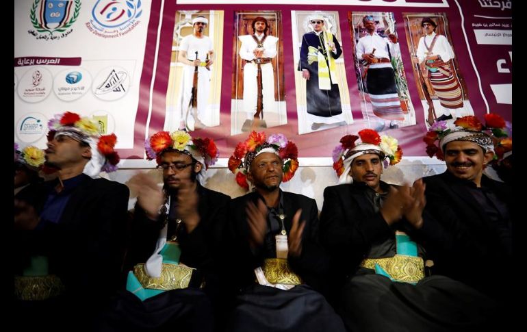 Las bodas exclusivas para invidentes se llevan celebrando cada año en Saná desde 2017, con alrededor de medio centenar de novios para reducir de esta forma los costes del evento. EFE/Y. Arhab