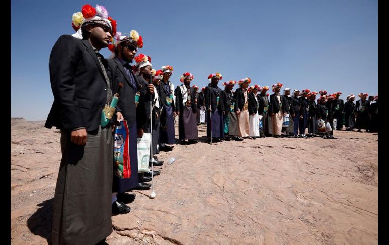 Las bodas exclusivas para invidentes se llevan celebrando cada año en Saná desde 2017, con alrededor de medio centenar de novios para reducir de esta forma los costes del evento. EFE/Y. Arhab