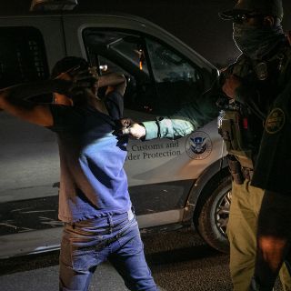 Detenciones de migrantes en frontera de EU se disparan en febrero