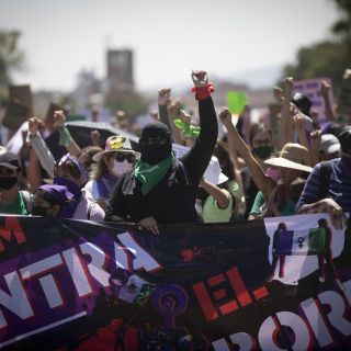 Joven confronta a su acosador en el transporte público