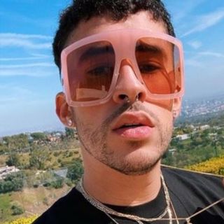 Bad Bunny celebra su cumpleaños en el agua
