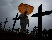 Tumbas de víctimas de COVID-19 en el cementerio Nossa Senhora Aparecida, en Manaus, Brasil. El país batió ayer el récord de muertos en 24 horas (2 mil 286). AFP/ARCHIVO