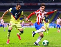 El volante derecho de Chivas Isaac Brizuela, dice estar parejo en cuanto partidos ganados o perdidos contra el América. Imago7