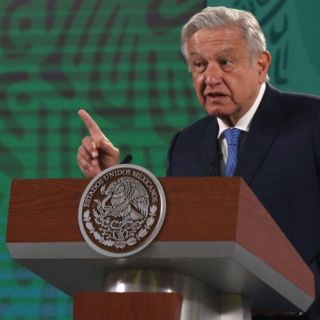 AMLO pide indagar a jueces por suspender su reforma eléctrica