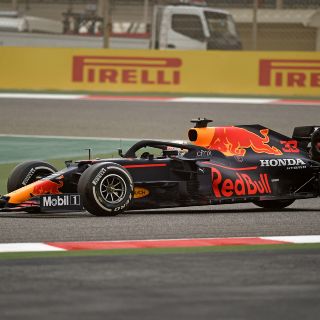 Verstappen lidera el primer día de ensayos de pretemporada de F1