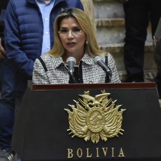 Bolivia: ordenan detener a Jeanine Áñez, expresidenta interina, y a varios ministros