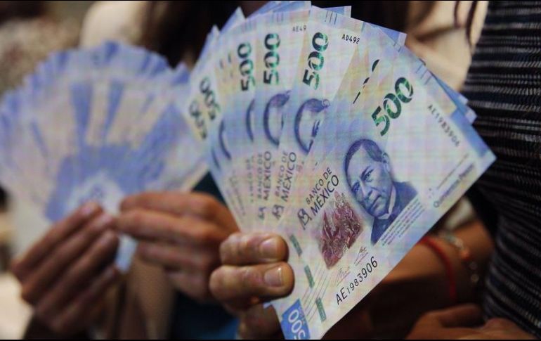 Daniel Becker reiteró ante AMLO el propósito de llevar servicios financieros a todos los municipios del país en 2023. EFE/ARCHIVO