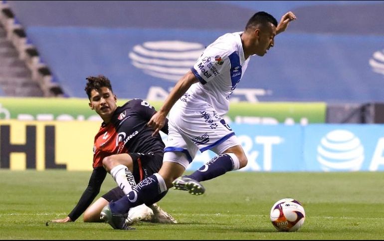 El partido ha tenido tintes un tanto agresivos, con dos tarjetas amarillas hasta el momento. IMAGO 7/M. Novo