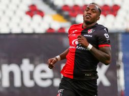 El ecuatoriano se quitó a dos hombres dentro del área, le quedó el esférico botando hacia su pierna zurda, decidió disparar, pero el envío se fue por un lado de la cabaña del equipo de Nicolás Larcamón. Imago7