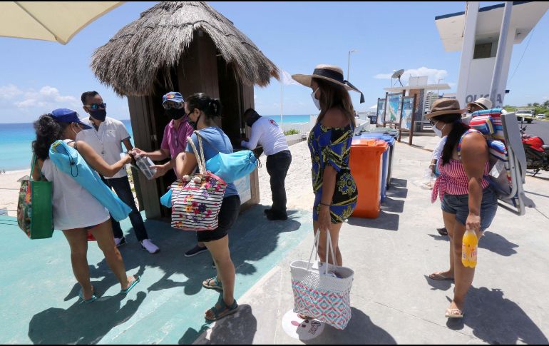 En Jalisco, durante el periodo vacacional, el acceso a las playas será de 05:00 a 17:00 horas para evitar aglomeraciones mientras que hoteles tendrán una ocupación del 66%. EFE / ARCHIVO