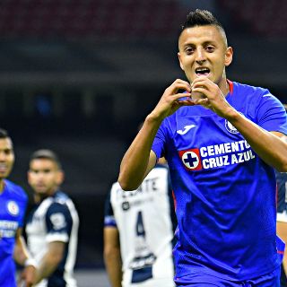 Cruz Azul sigue como líder al vencer a Monterrey en el Azteca