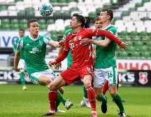 Robert Lewandowski (#9) igualó el récord de anotar contra 16 equipos diferentes en una temporada. AP/M. Meissner