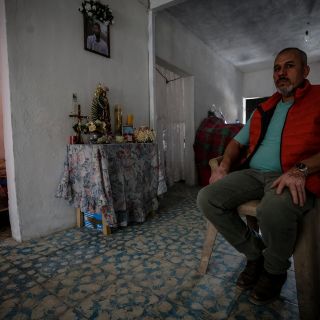 Desempleado y sin ahorros, Manuel lucha para tratar su cáncer de hígado