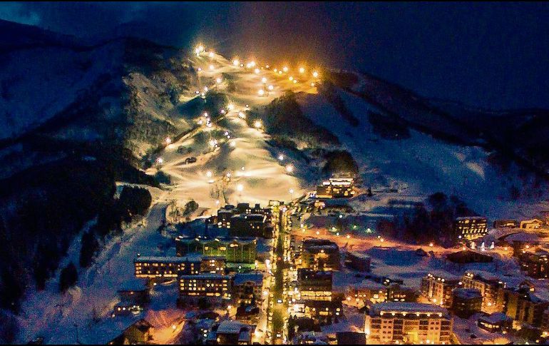 Niseko. El pueblo luce espectacular por las noches. ESPECIAL