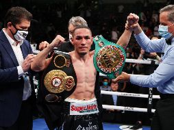 Las tarjetas favorecieron al mexicano 115-113, 117-111 y 113-115. EFE/E. Mullholland