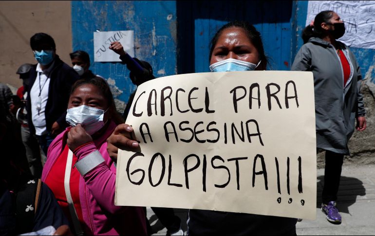 Bolivianas piden prisión contra la expresidenta interina, acusada de conspiración para llevar un golpe de Estado contra Evo Morales. AP/J. Karita