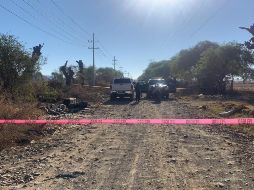 El cadáver fue localizado a pocos metros del ingreso a Lomas de Tejeda, cerca de las granjas de pollo. ESPECIAL /