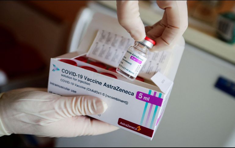 Experta de la OMS afirma que los beneficios de la vacunación son mayores que los riesgos que conlleva el COVID-19. AFP/ARCHIVO